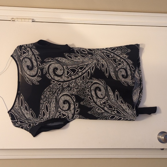 FYLO ladies shirt XL. Black and white pattern. Stretchy material. Side tie - Picture 4 of 4